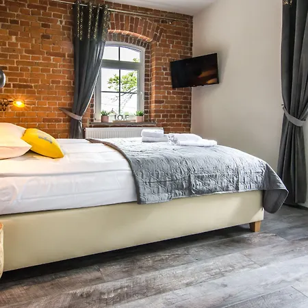 Hotelove Z Biokominkiem Stara Kuznia *